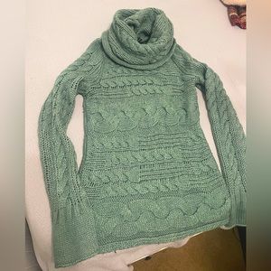Banana republic cowl/turtleneck sweater. Hardly worn. No stains tears or pulls